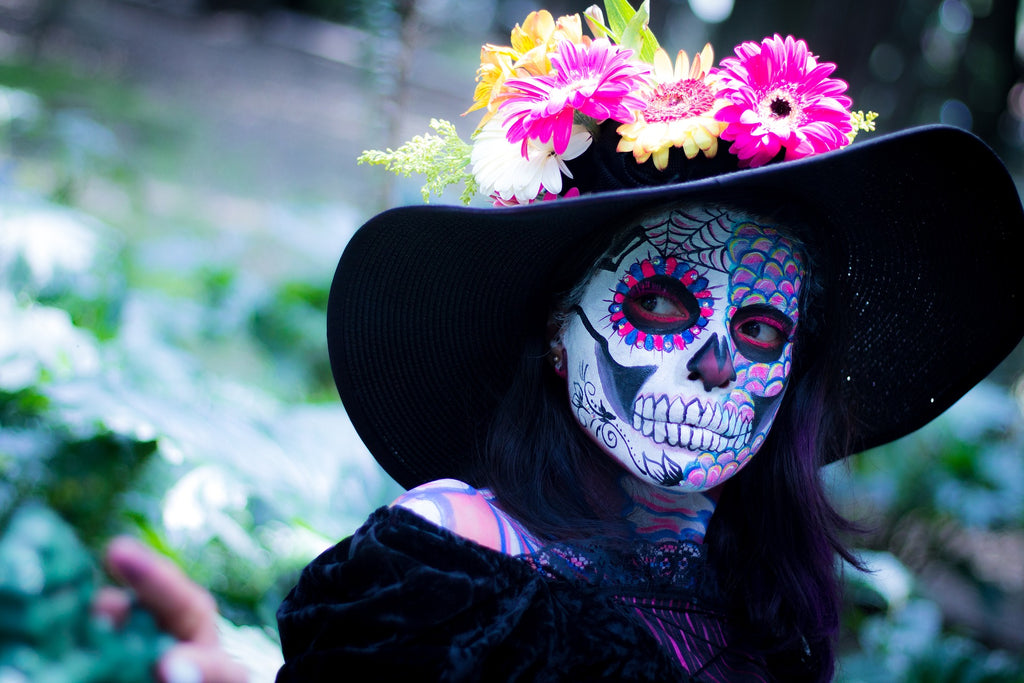 Best Day of the Dead Celebration Rituals Using Altars, Essential Oils & Foods